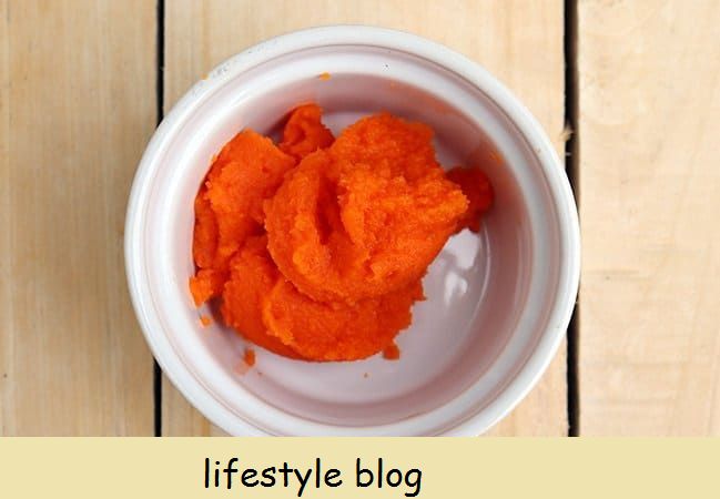 Como fazer sabão de cenoura usando cenouras reais: purê de cenoura em um prato