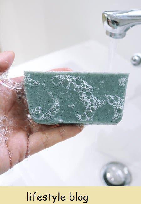از این دستور العمل صابون وواد برای تهیه صابون آبی طبیعی با خال های آبی تیره تر استفاده کنید. بخشی از سری صابون های دست ساز طبیعی رنگ آمیزی #ساخت صابون #صابون #فرآورده های سرد