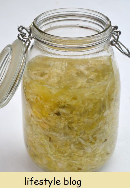 Recipe Sauerkraut furasta a ’cleachdadh an dòigh bucaid is breige #lovelygreens #fermenting #preserved #cabbage #cabbagerecipe #sauerkraut #vegetarian