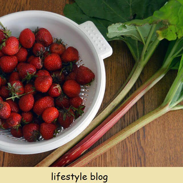Opskrift på jordbær og rabarber